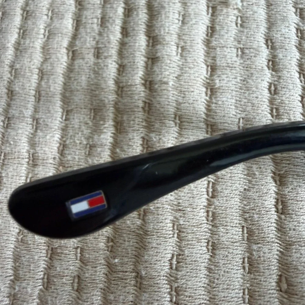 Tommy Hilfiger OM671 Sunglasses Mens Black Rectangle Gray Lens 55-20-140